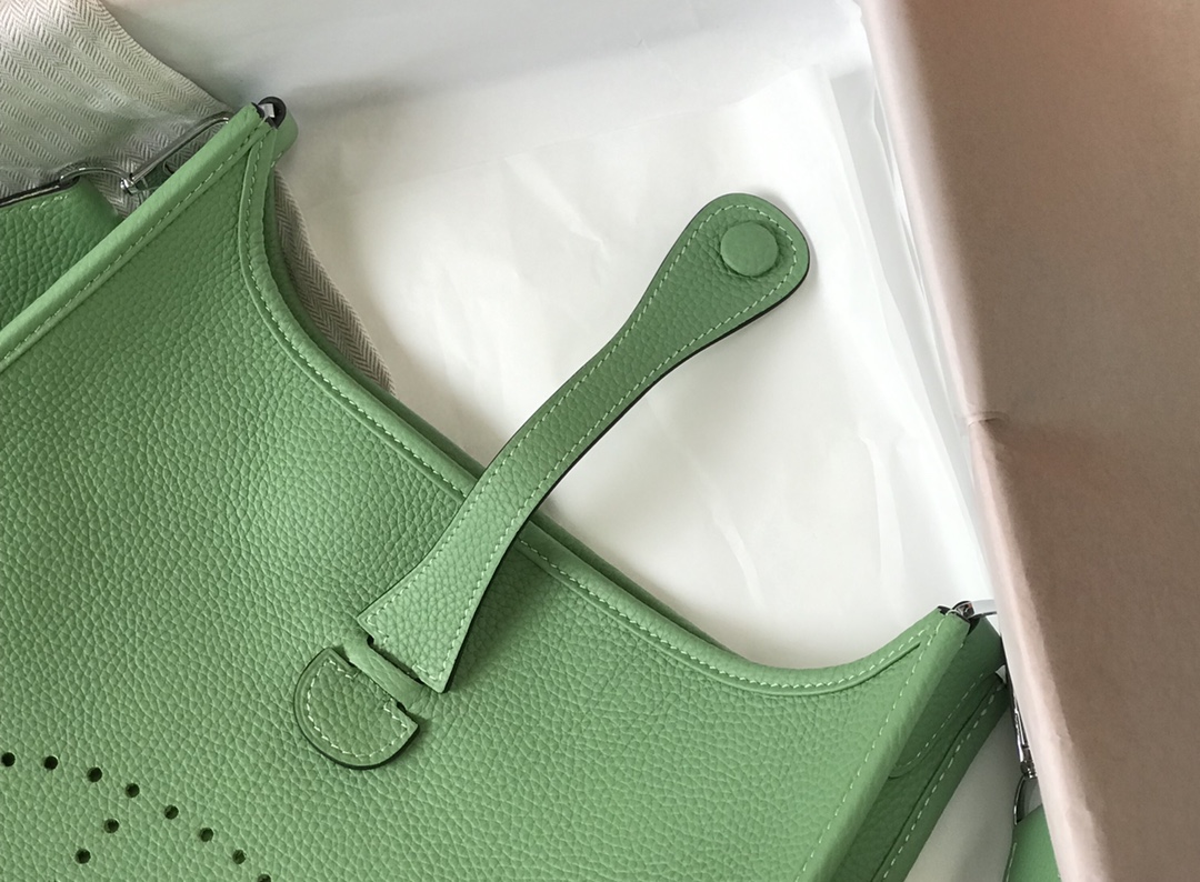 Hermes Evelyne III 29 PM Shoulder Bag In Kiwi Green Clemence Leather